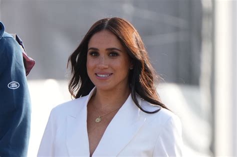 Meghan Markle Models Barefoot In Chanel Fantasy Dress For .